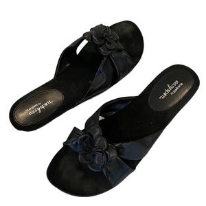 Easy Spirit Women's Black Esesmeralda Sandals